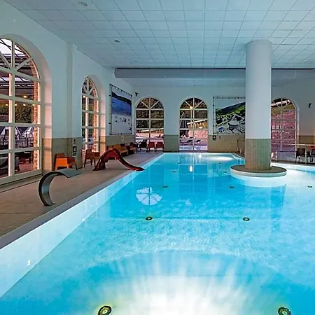 Ośrodek wypoczynkowy Dormio Eifeler Tor 4*